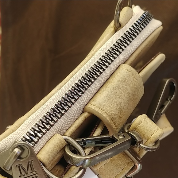 Montana West Crossbody Wallet Bag - Picture 15 of 16